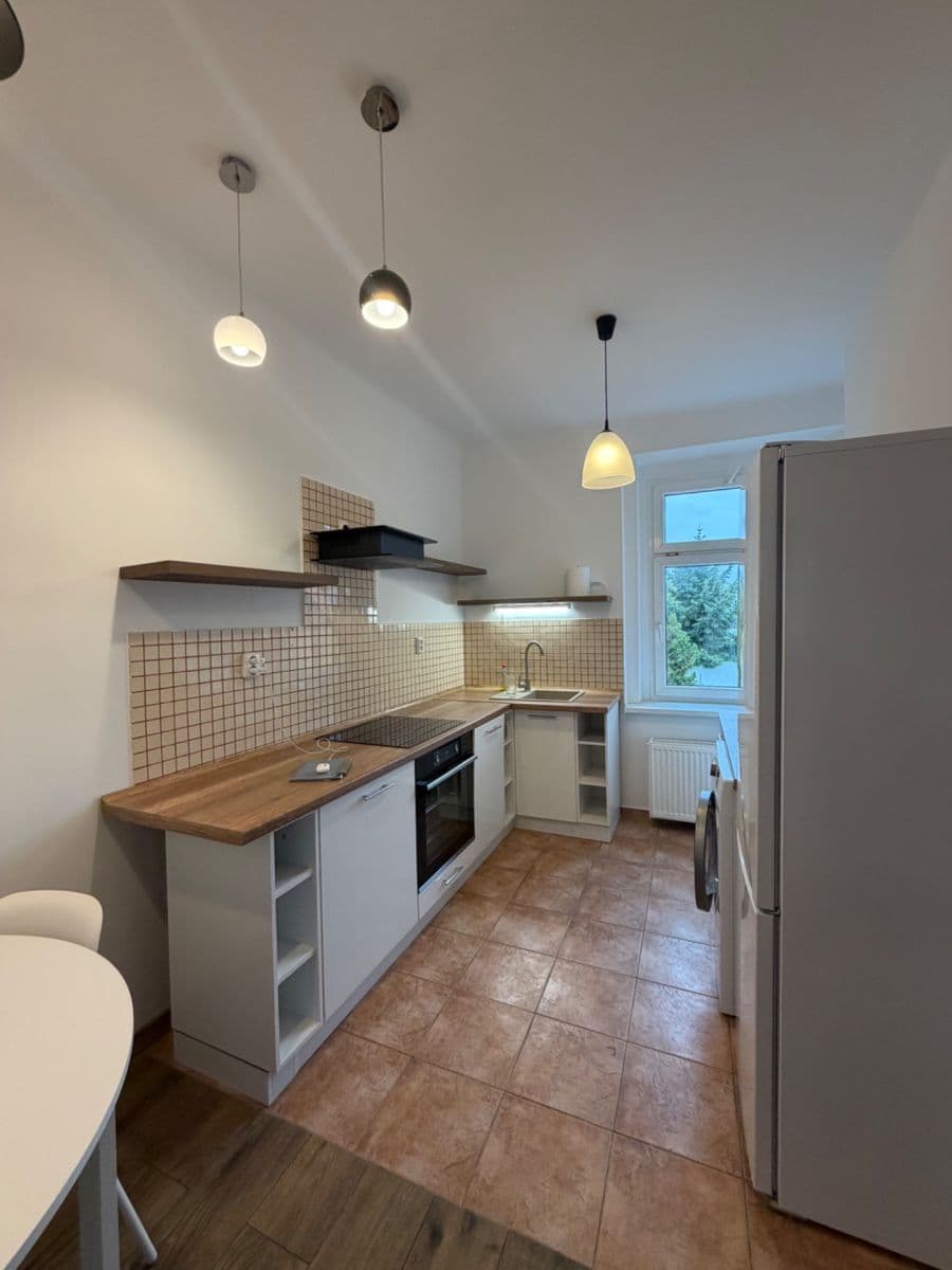 Pronájem bytu 1+1 30 m², Halenkovská, Praha, Praha Pronájem bytu 1+1 30 m², Halenkovská, Praha, Praha