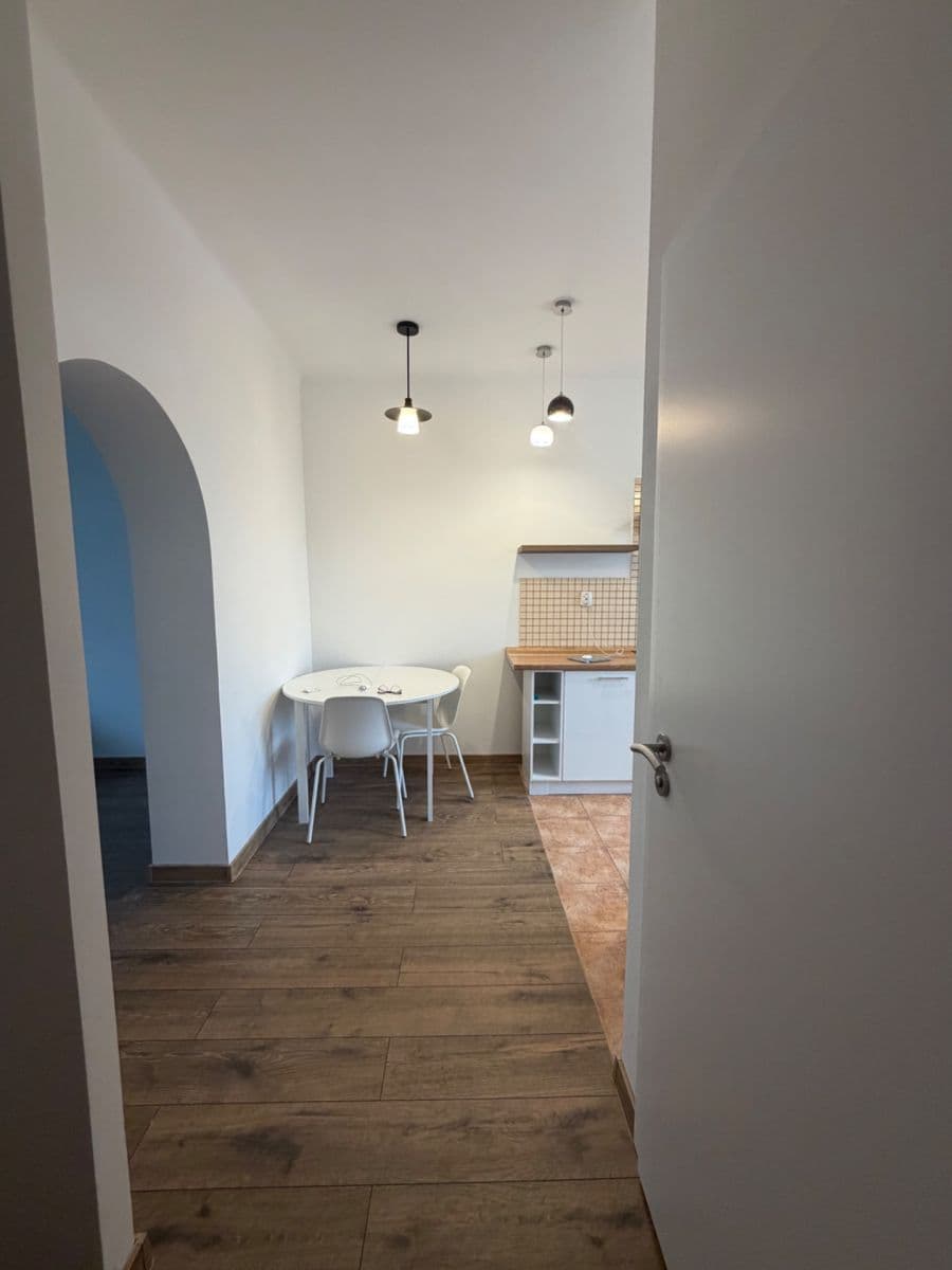 Pronájem bytu 1+1 30 m², Halenkovská, Praha, Praha Pronájem bytu 1+1 30 m², Halenkovská, Praha, Praha