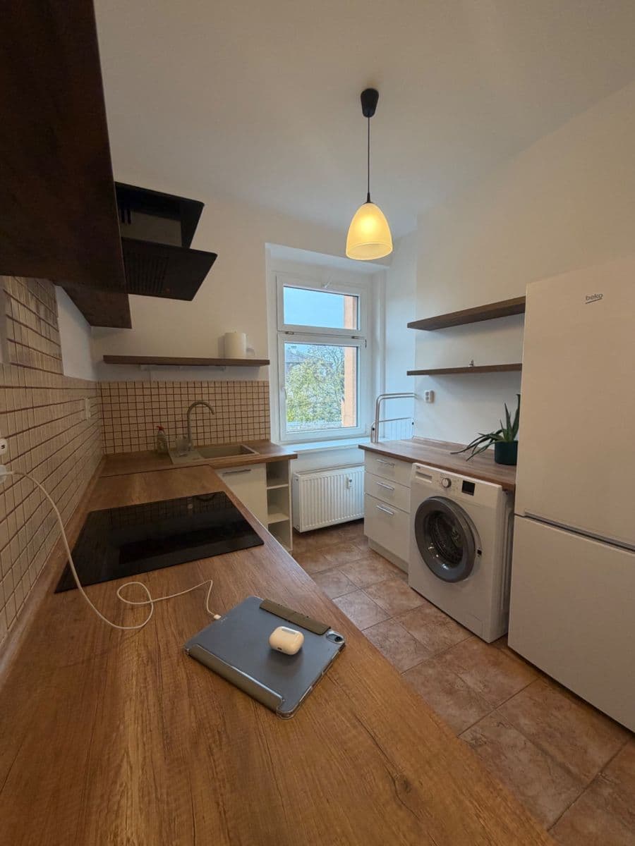 Pronájem bytu 1+1 30 m², Halenkovská, Praha, Praha Pronájem bytu 1+1 30 m², Halenkovská, Praha, Praha