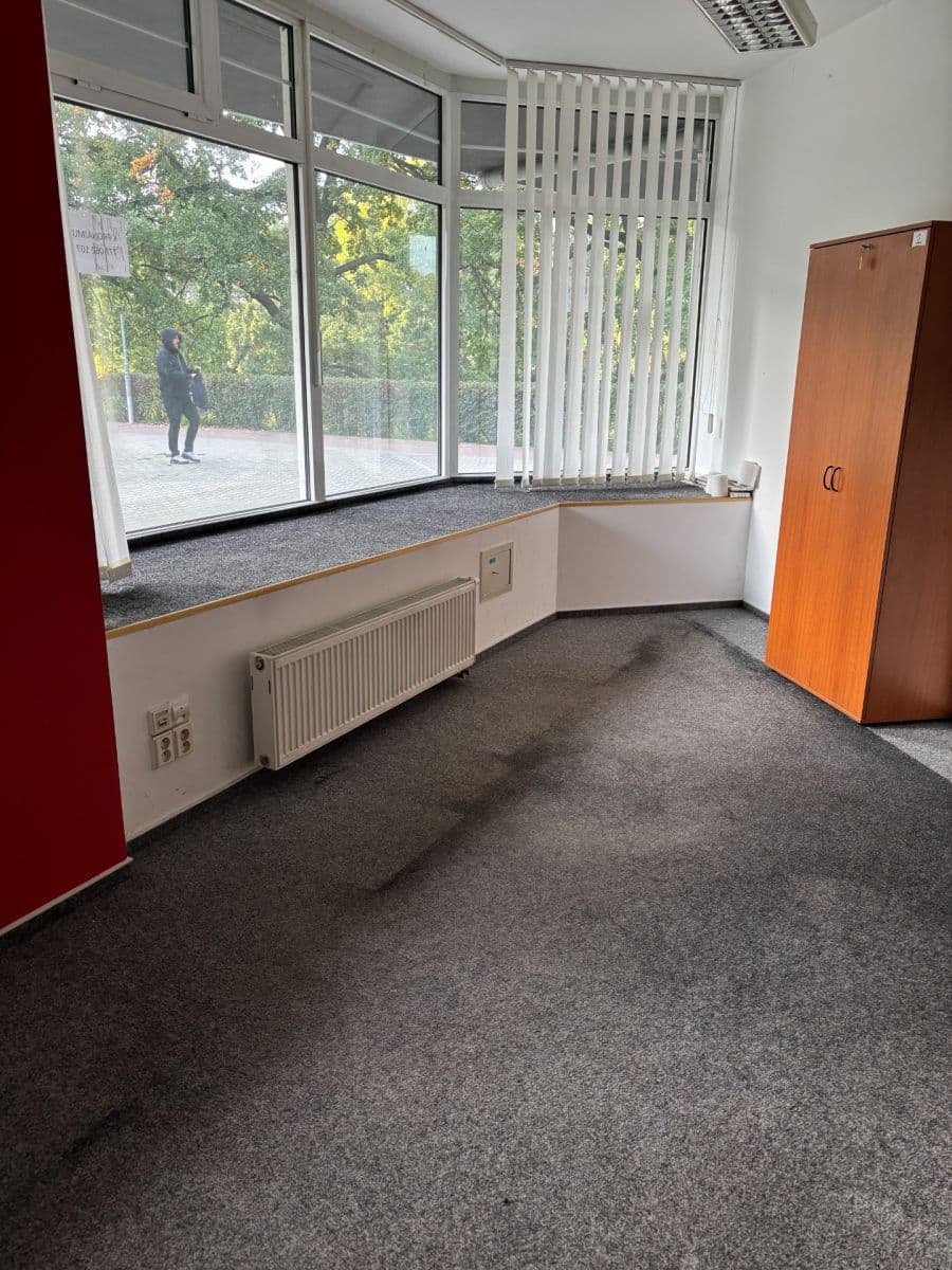 Pronájem kanceláře 29 m², nábřeží Závodu míru, Pardubice, Pardubický kraj Pronájem kanceláře 29 m², nábřeží Závodu míru, Pardubice, Pardubický kraj