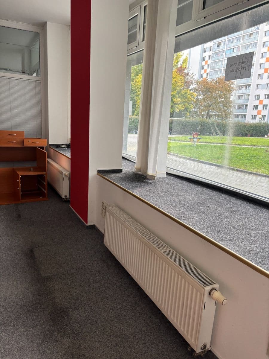 Pronájem kanceláře 29 m², nábřeží Závodu míru, Pardubice, Pardubický kraj Pronájem kanceláře 29 m², nábřeží Závodu míru, Pardubice, Pardubický kraj