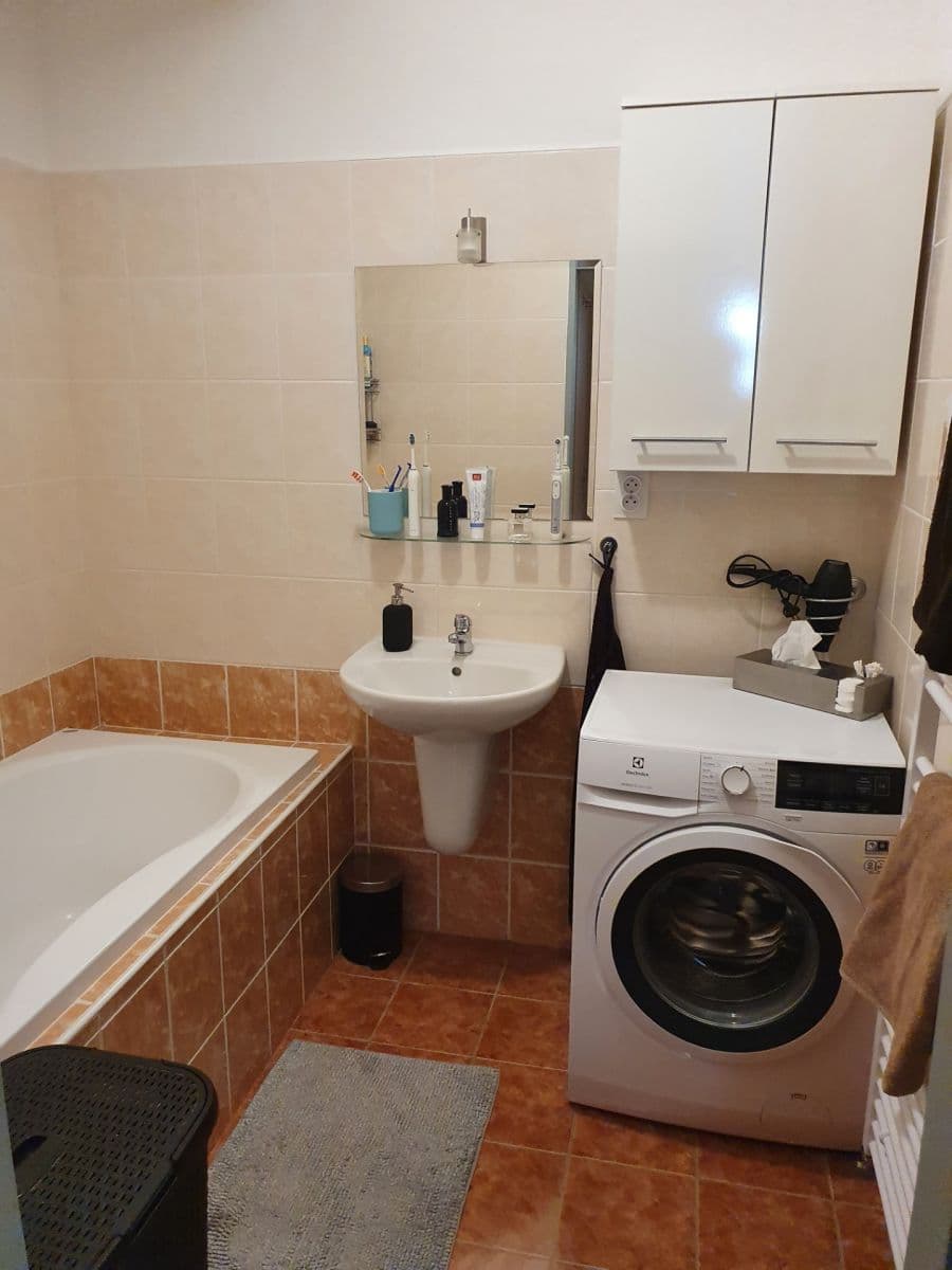 Pronájem bytu 2+kk 53 m², Jozefa Gabčíka, Pardubice, Pardubický kraj Pronájem bytu 2+kk 53 m², Jozefa Gabčíka, Pardubice, Pardubický kraj