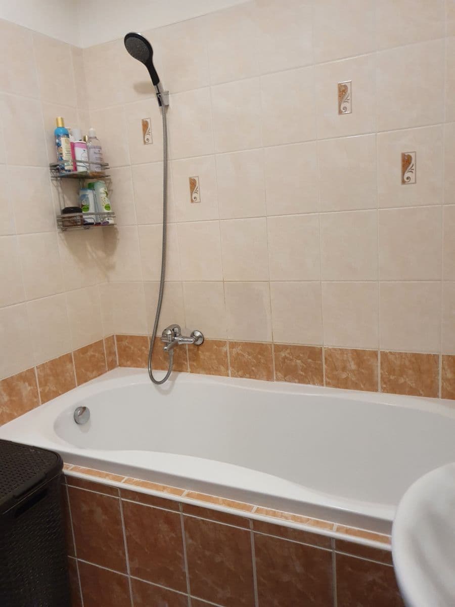 Pronájem bytu 2+kk 53 m², Jozefa Gabčíka, Pardubice, Pardubický kraj Pronájem bytu 2+kk 53 m², Jozefa Gabčíka, Pardubice, Pardubický kraj