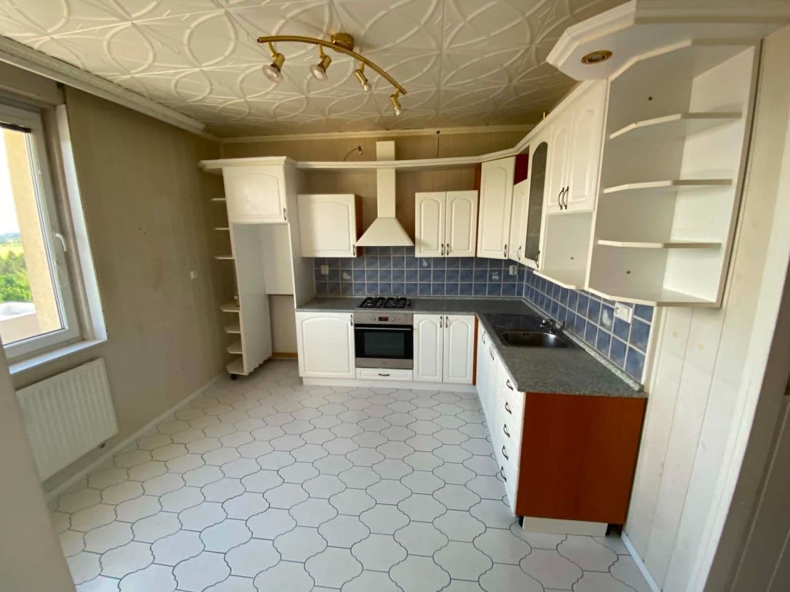 Prodej bytu 4+1 84 m², Kosmonautů, Jindřichův Hradec, Jihočeský kraj Prodej bytu 4+1 84 m², Kosmonautů, Jindřichův Hradec, Jihočeský kraj