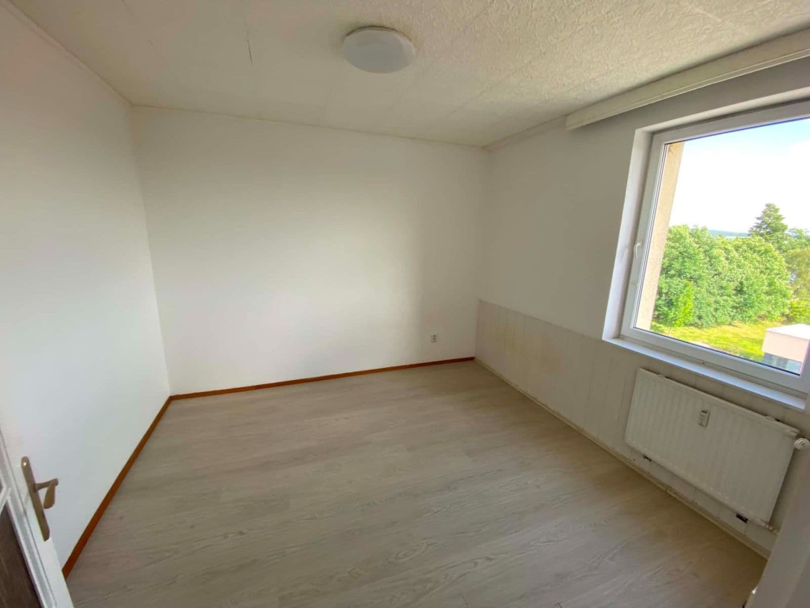 Prodej bytu 4+1 84 m², Kosmonautů, Jindřichův Hradec, Jihočeský kraj Prodej bytu 4+1 84 m², Kosmonautů, Jindřichův Hradec, Jihočeský kraj