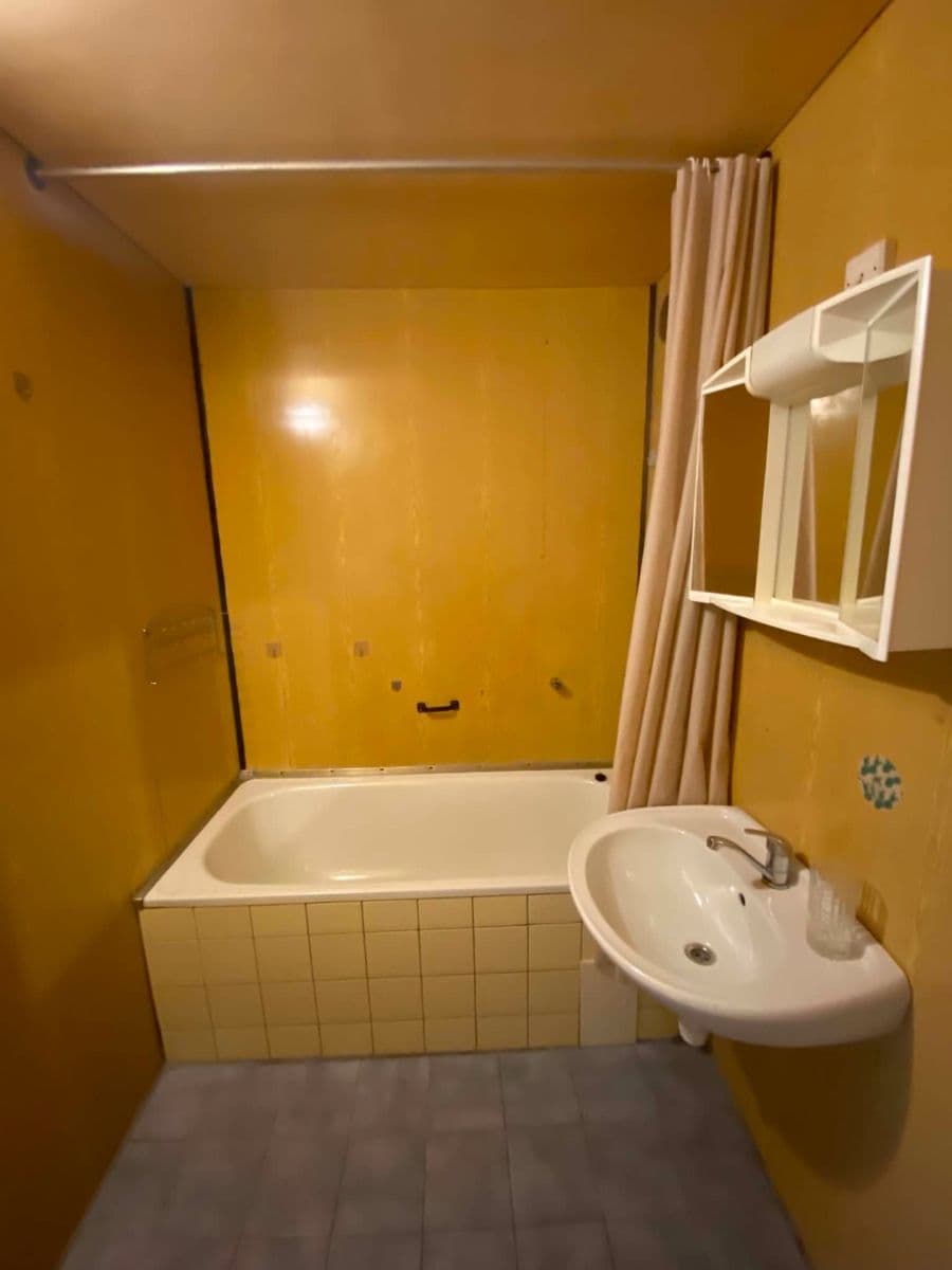 Prodej bytu 4+1 84 m², Kosmonautů, Jindřichův Hradec, Jihočeský kraj Prodej bytu 4+1 84 m², Kosmonautů, Jindřichův Hradec, Jihočeský kraj