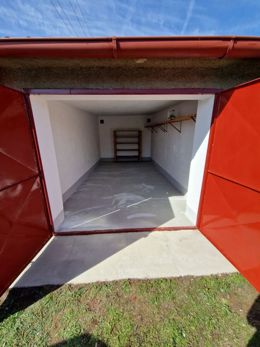 Pronájem garáže 21 m², Budovatelská, Františkovy Lázně, Karlovarský kraj Pronájem garáže 21 m², Budovatelská, Františkovy Lázně, Karlovarský kraj