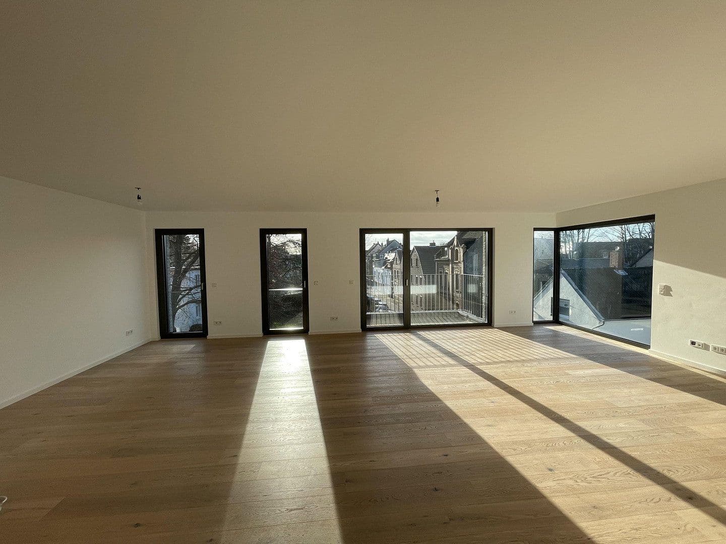 Pronájem bytu 2+1 83 m², Frankstrasse 11, Köln Rodenkirchen, Severní Porýní-Vestfálsko Pronájem bytu 2+1 83 m², Frankstrasse 11, Köln Rodenkirchen, Severní Porýní-Vestfálsko