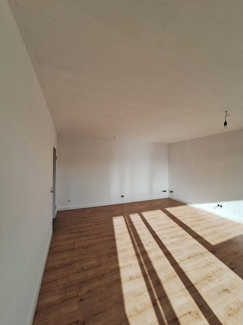 Pronájem bytu 3+1 90 m², Kirchweg 21, Garbsen, Dolní Sasko Pronájem bytu 3+1 90 m², Kirchweg 21, Garbsen, Dolní Sasko