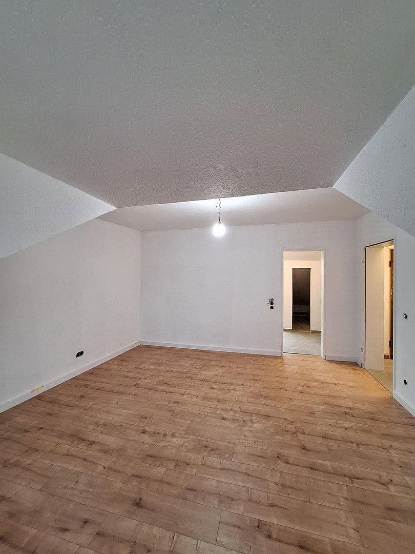 Pronájem bytu 3+1 90 m², Kirchweg 21, Garbsen, Dolní Sasko Pronájem bytu 3+1 90 m², Kirchweg 21, Garbsen, Dolní Sasko