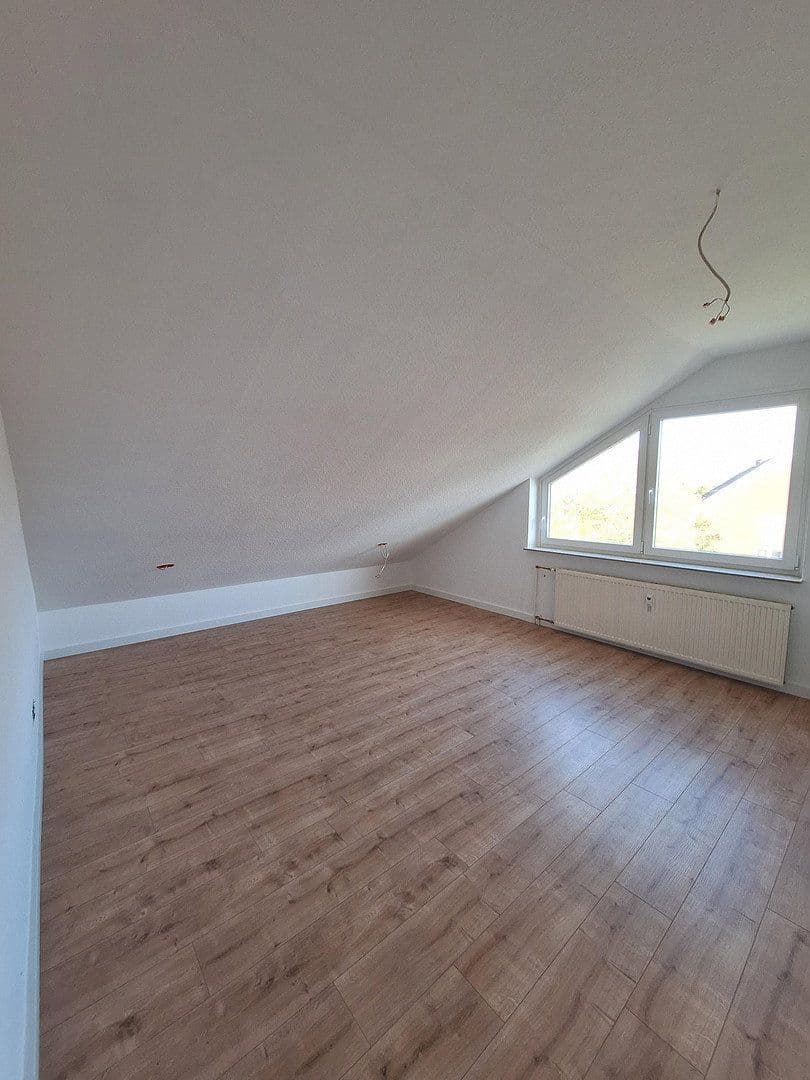 Pronájem bytu 3+1 90 m², Kirchweg 21, Garbsen, Dolní Sasko Pronájem bytu 3+1 90 m², Kirchweg 21, Garbsen, Dolní Sasko