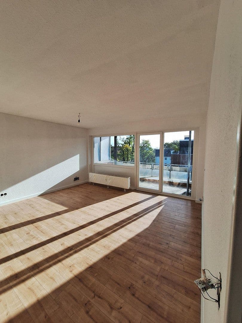 Pronájem bytu 3+1 90 m², Kirchweg 21, Garbsen, Dolní Sasko Pronájem bytu 3+1 90 m², Kirchweg 21, Garbsen, Dolní Sasko