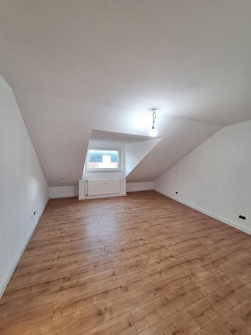 Pronájem bytu 3+1 90 m², Kirchweg 21, Garbsen, Dolní Sasko Pronájem bytu 3+1 90 m², Kirchweg 21, Garbsen, Dolní Sasko