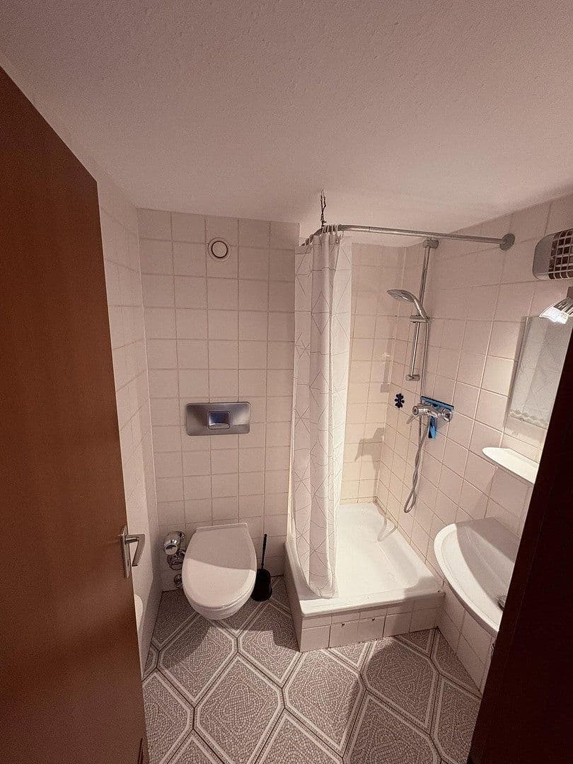 Pronájem bytu 1+1 31 m², Schiersteiner Straße 33, Wiesbaden, Hessen Pronájem bytu 1+1 31 m², Schiersteiner Straße 33, Wiesbaden, Hessen