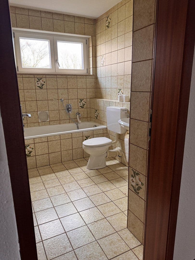 Prodej domu 150 m², pozemek 356 m², Riemenschneiderstr. 34, Estenfeld, Bavorsko Prodej domu 150 m², pozemek 356 m², Riemenschneiderstr. 34, Estenfeld, Bavorsko