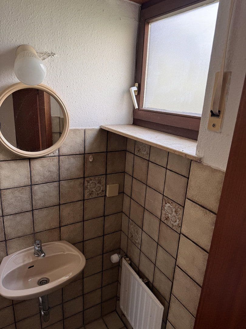 Prodej domu 150 m², pozemek 356 m², Riemenschneiderstr. 34, Estenfeld, Bavorsko Prodej domu 150 m², pozemek 356 m², Riemenschneiderstr. 34, Estenfeld, Bavorsko