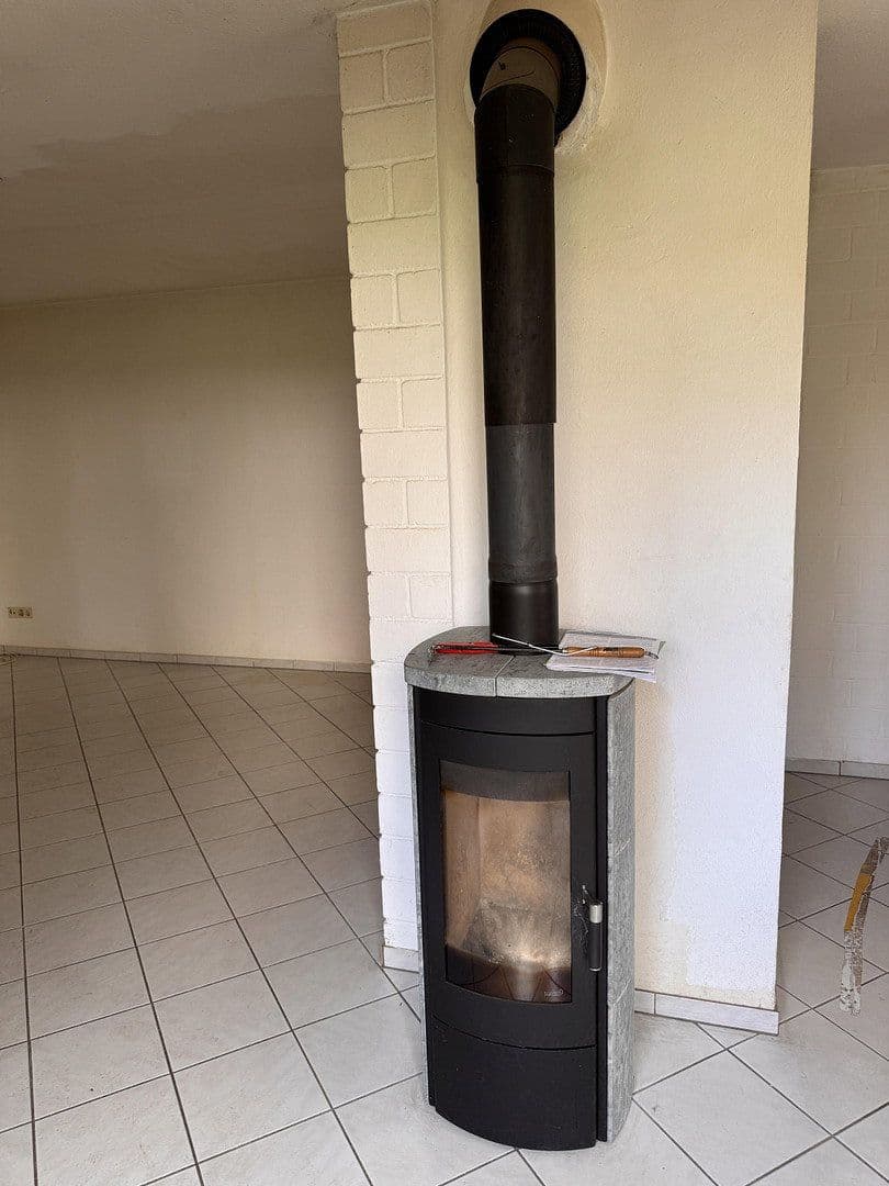 Prodej domu 150 m², pozemek 356 m², Riemenschneiderstr. 34, Estenfeld, Bavorsko Prodej domu 150 m², pozemek 356 m², Riemenschneiderstr. 34, Estenfeld, Bavorsko