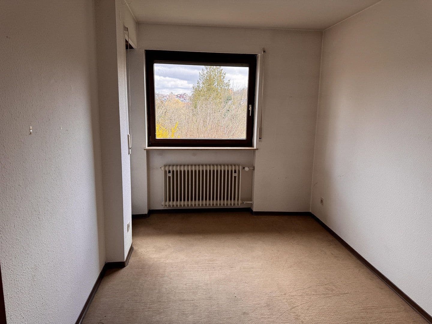 Prodej domu 150 m², pozemek 356 m², Riemenschneiderstr. 34, Estenfeld, Bavorsko Prodej domu 150 m², pozemek 356 m², Riemenschneiderstr. 34, Estenfeld, Bavorsko