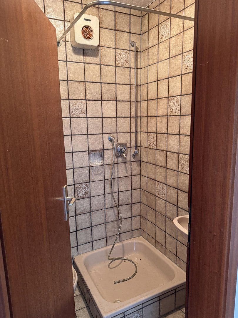 Prodej domu 150 m², pozemek 356 m², Riemenschneiderstr. 34, Estenfeld, Bavorsko Prodej domu 150 m², pozemek 356 m², Riemenschneiderstr. 34, Estenfeld, Bavorsko