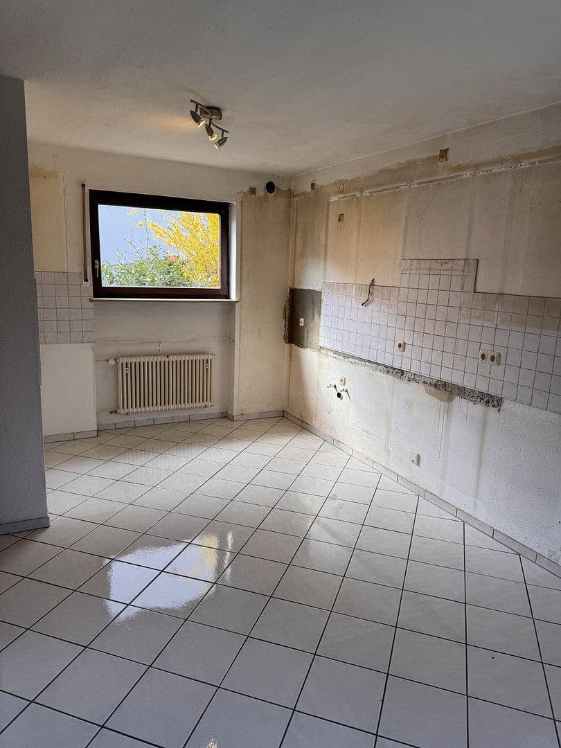 Prodej domu 150 m², pozemek 356 m², Riemenschneiderstr. 34, Estenfeld, Bavorsko Prodej domu 150 m², pozemek 356 m², Riemenschneiderstr. 34, Estenfeld, Bavorsko