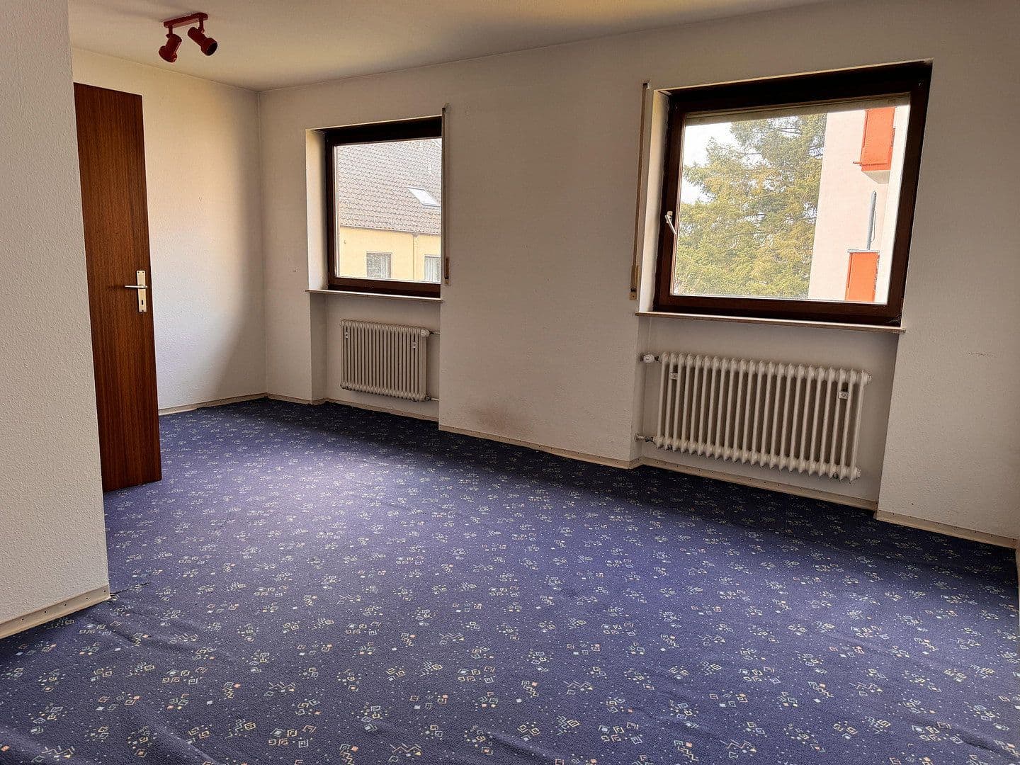 Prodej domu 150 m², pozemek 356 m², Riemenschneiderstr. 34, Estenfeld, Bavorsko Prodej domu 150 m², pozemek 356 m², Riemenschneiderstr. 34, Estenfeld, Bavorsko