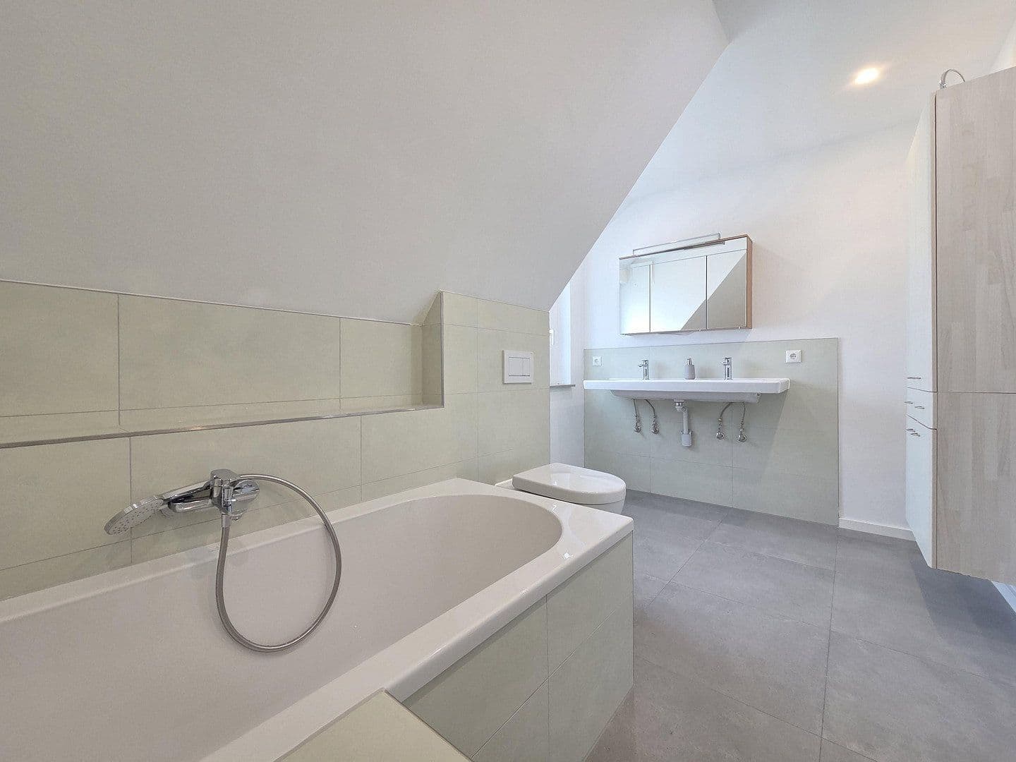 Prodej domu 168 m², pozemek 548 m², Diedorf, Bavorsko Prodej domu 168 m², pozemek 548 m², Diedorf, Bavorsko