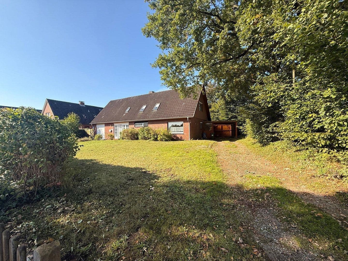 Prodej domu 160 m², pozemek 1.049 m², Neumünster, Šlesvicko-Holštýnsko Prodej domu 160 m², pozemek 1.049 m², Neumünster, Šlesvicko-Holštýnsko