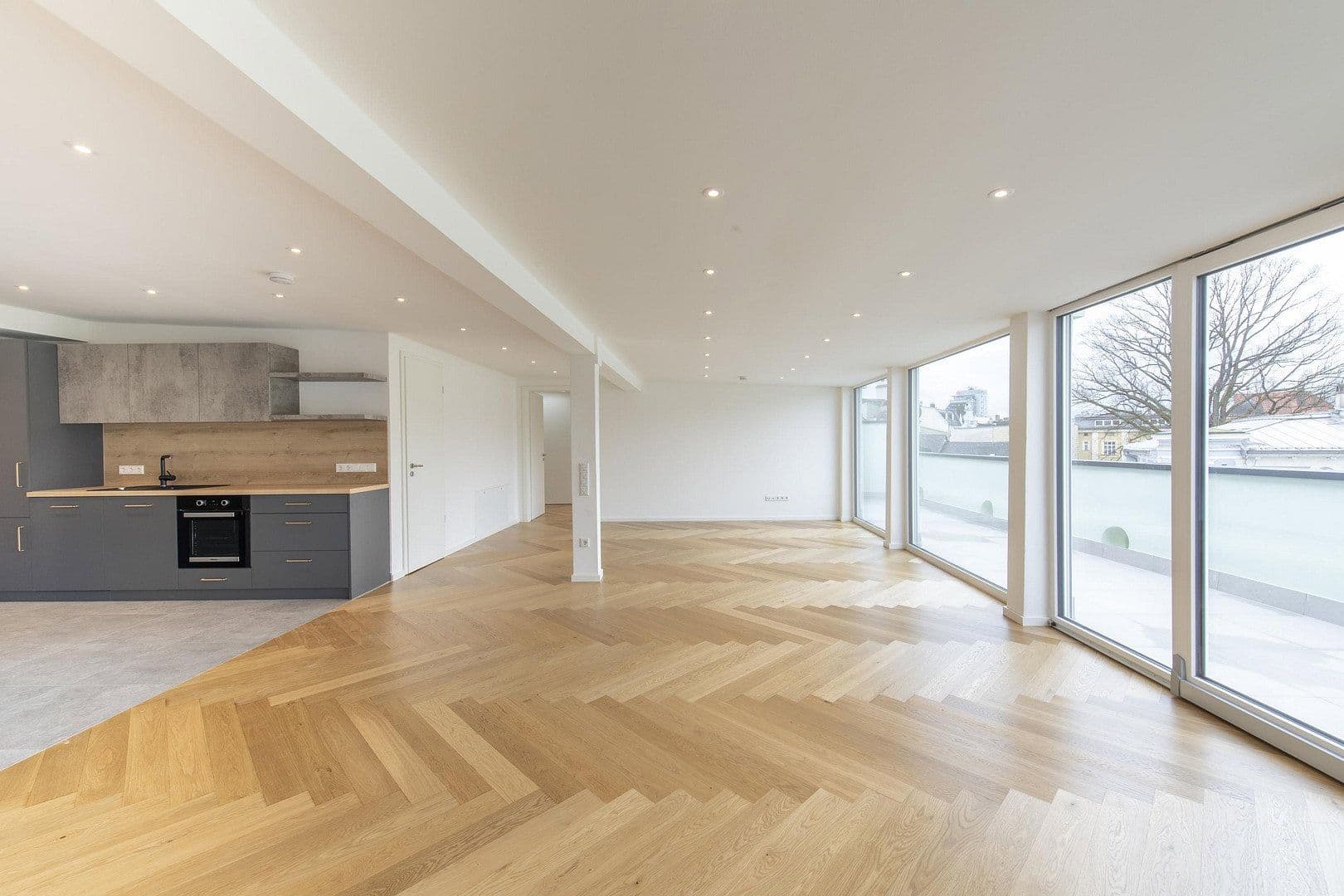 Pronájem bytu 4+1 159 m², Kaiserstraße 2, Rosenheim, Bavorsko Pronájem bytu 4+1 159 m², Kaiserstraße 2, Rosenheim, Bavorsko
