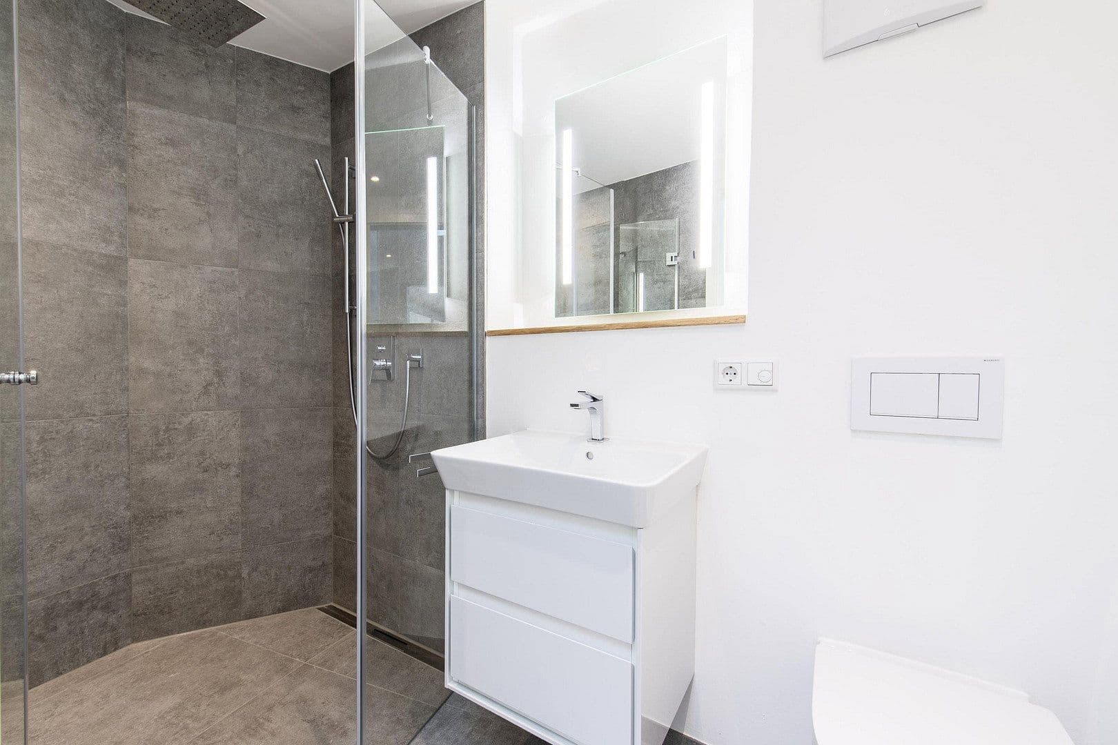 Pronájem bytu 4+1 159 m², Kaiserstraße 2, Rosenheim, Bavorsko Pronájem bytu 4+1 159 m², Kaiserstraße 2, Rosenheim, Bavorsko