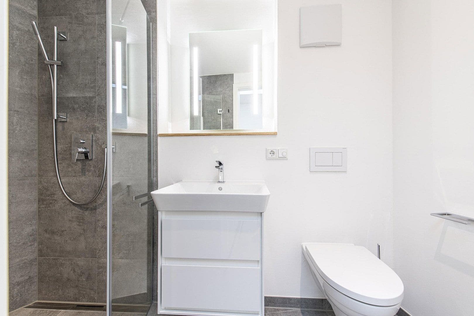 Pronájem bytu 4+1 159 m², Kaiserstraße 2, Rosenheim, Bavorsko Pronájem bytu 4+1 159 m², Kaiserstraße 2, Rosenheim, Bavorsko
