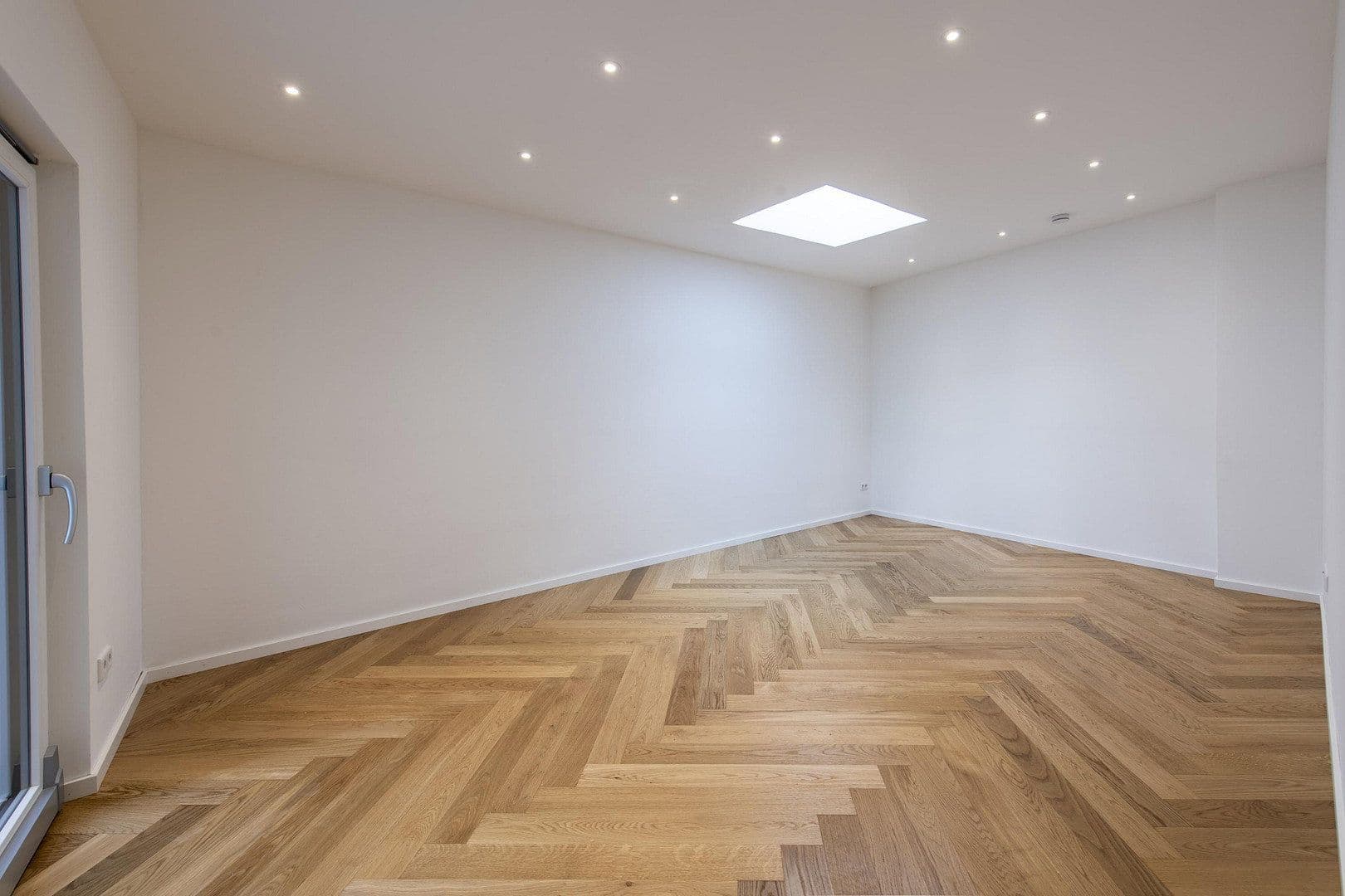 Pronájem bytu 4+1 159 m², Kaiserstraße 2, Rosenheim, Bavorsko Pronájem bytu 4+1 159 m², Kaiserstraße 2, Rosenheim, Bavorsko