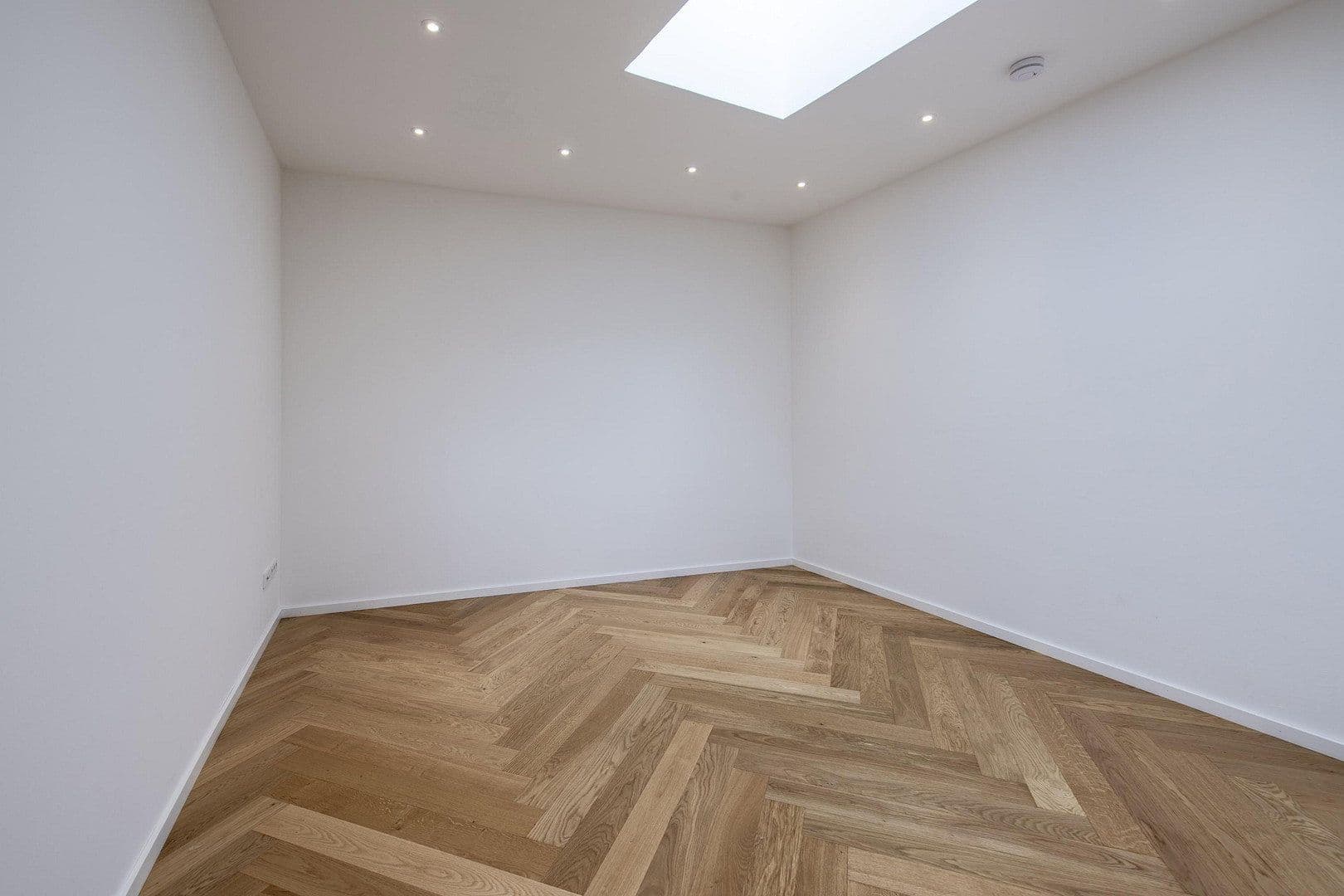Pronájem bytu 4+1 159 m², Kaiserstraße 2, Rosenheim, Bavorsko Pronájem bytu 4+1 159 m², Kaiserstraße 2, Rosenheim, Bavorsko