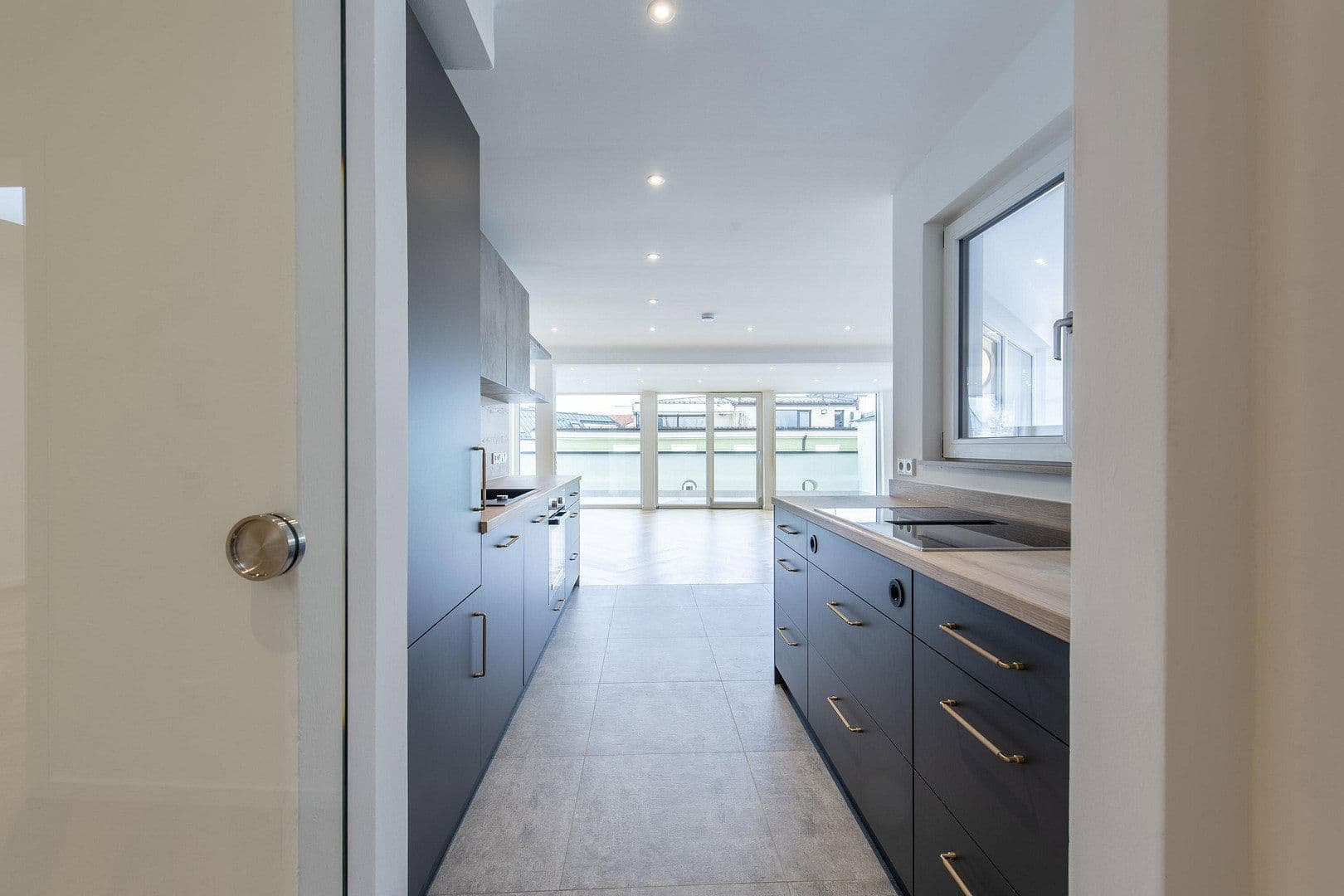 Pronájem bytu 4+1 159 m², Kaiserstraße 2, Rosenheim, Bavorsko Pronájem bytu 4+1 159 m², Kaiserstraße 2, Rosenheim, Bavorsko
