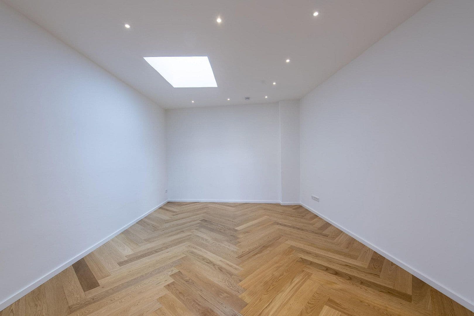 Pronájem bytu 4+1 159 m², Kaiserstraße 2, Rosenheim, Bavorsko Pronájem bytu 4+1 159 m², Kaiserstraße 2, Rosenheim, Bavorsko