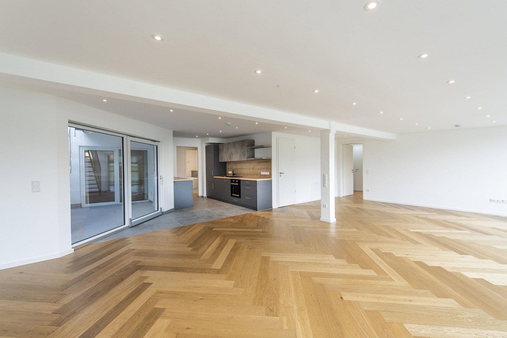 Pronájem bytu 4+1 159 m², Kaiserstraße 2, Rosenheim, Bavorsko Pronájem bytu 4+1 159 m², Kaiserstraße 2, Rosenheim, Bavorsko