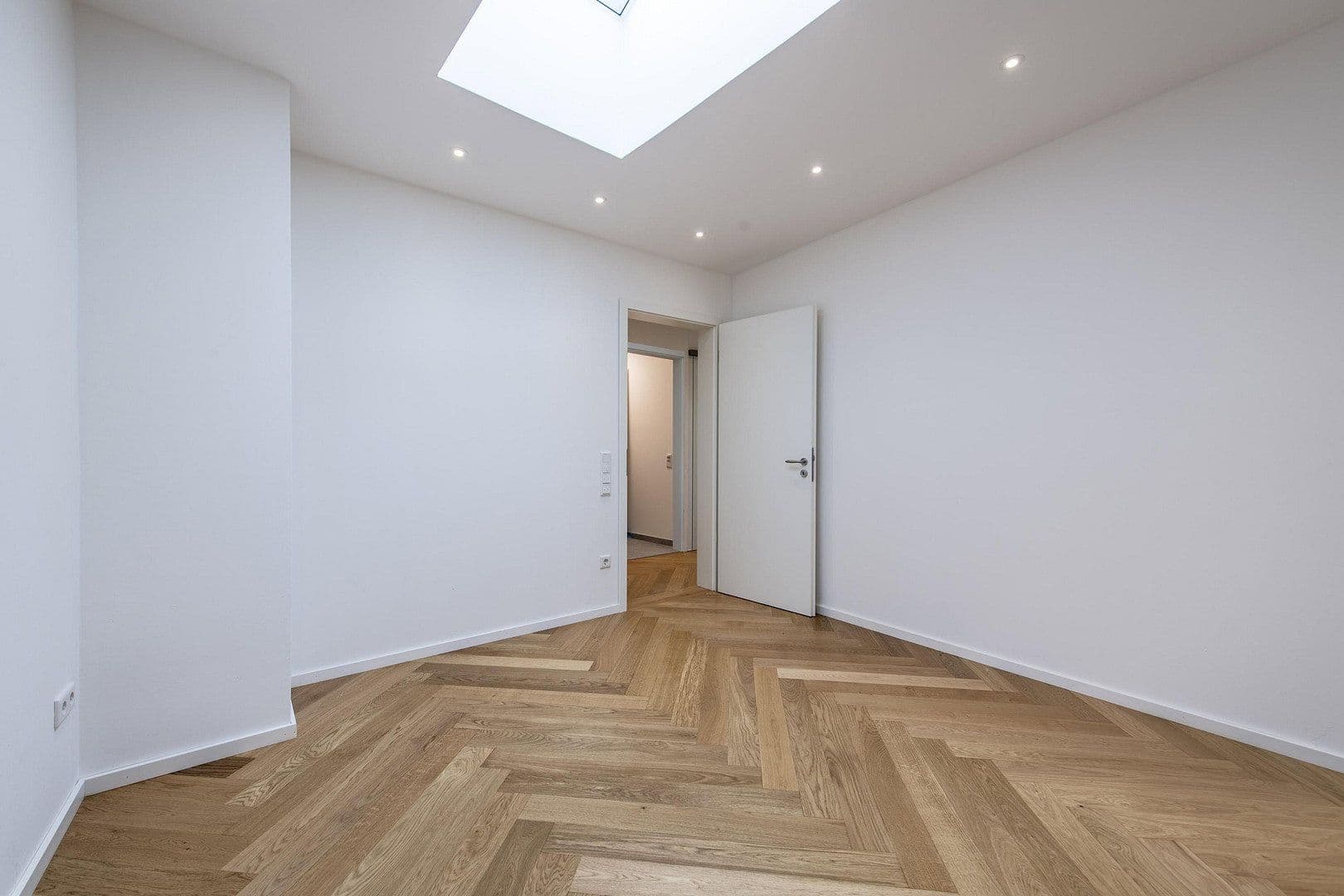 Pronájem bytu 4+1 159 m², Kaiserstraße 2, Rosenheim, Bavorsko Pronájem bytu 4+1 159 m², Kaiserstraße 2, Rosenheim, Bavorsko