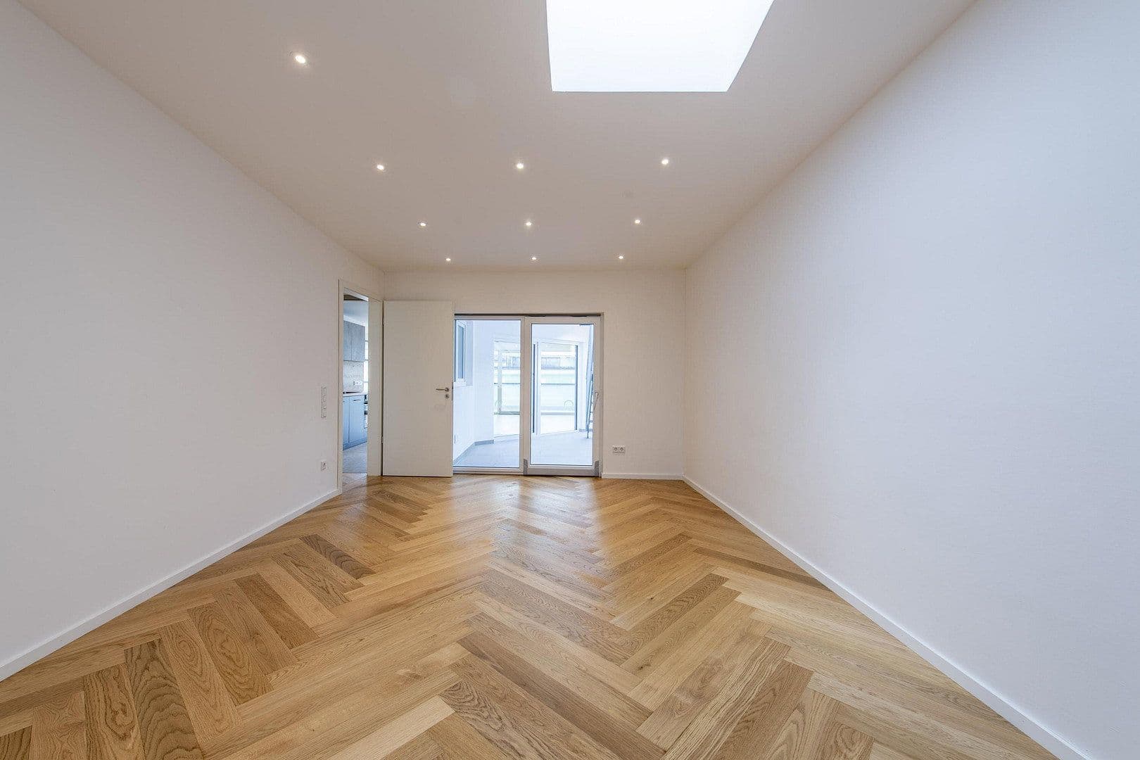 Pronájem bytu 4+1 159 m², Kaiserstraße 2, Rosenheim, Bavorsko Pronájem bytu 4+1 159 m², Kaiserstraße 2, Rosenheim, Bavorsko