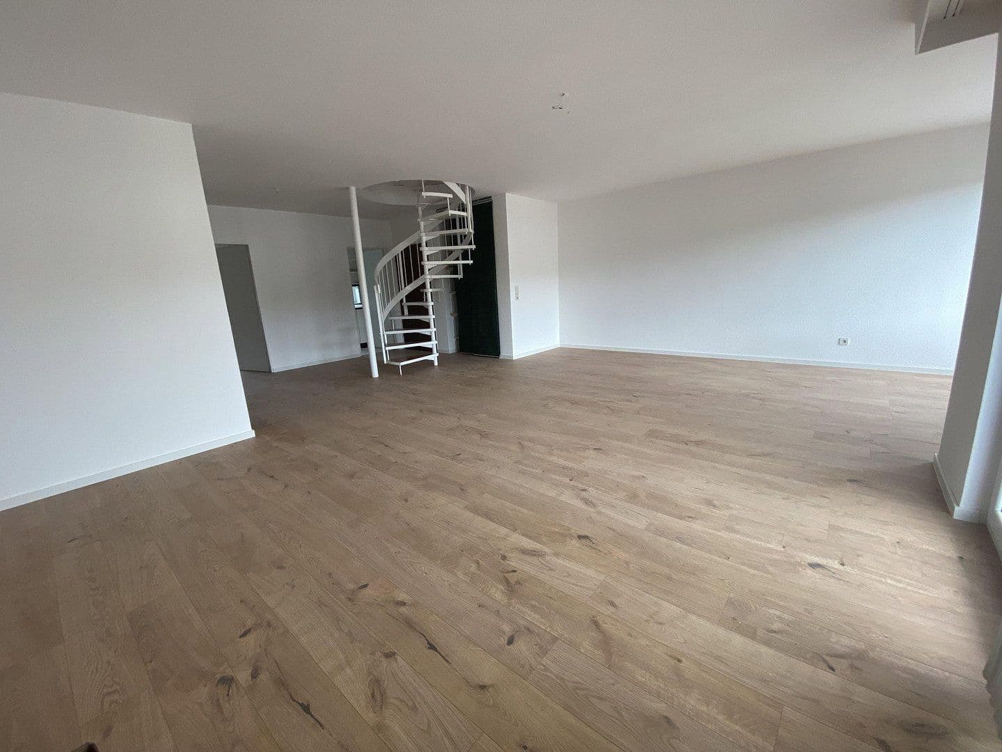 Pronájem bytu 4+1 100 m², Bellenstrasse 68, Mannheim, Bádensko-Württembersko Pronájem bytu 4+1 100 m², Bellenstrasse 68, Mannheim, Bádensko-Württembersko