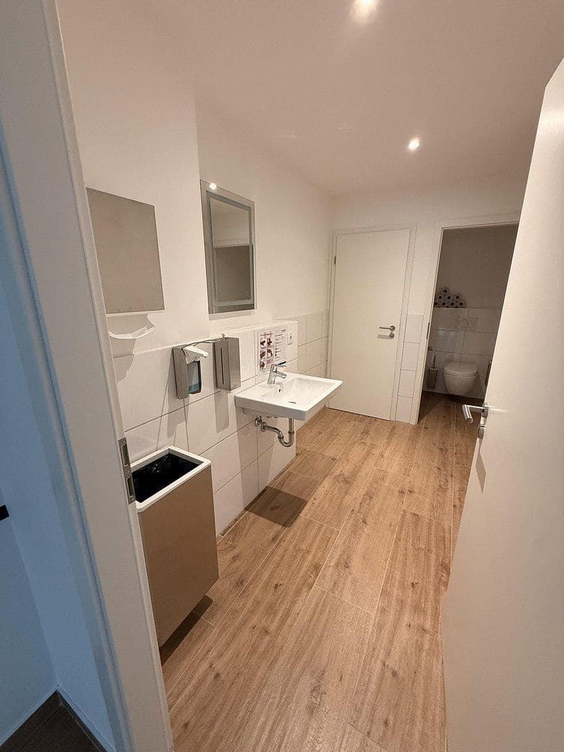 Pronájem kanceláře 613 m², Schülzchenstr.8-10, Bad Neuenahr-Ahrweiler, Porýní-Falc Pronájem kanceláře 613 m², Schülzchenstr.8-10, Bad Neuenahr-Ahrweiler, Porýní-Falc