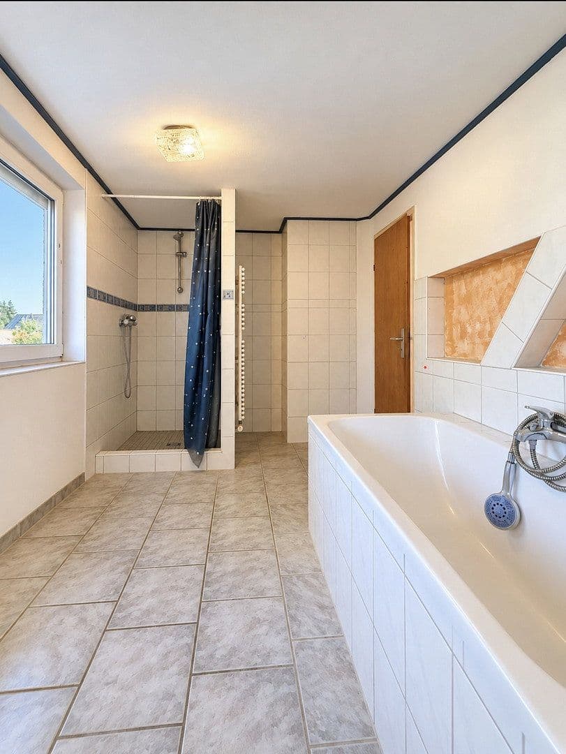 Pronájem bytu 7+1 115 m², Rißstraße 41, Ehingen (Donau), Bádensko-Württembersko Pronájem bytu 7+1 115 m², Rißstraße 41, Ehingen (Donau), Bádensko-Württembersko