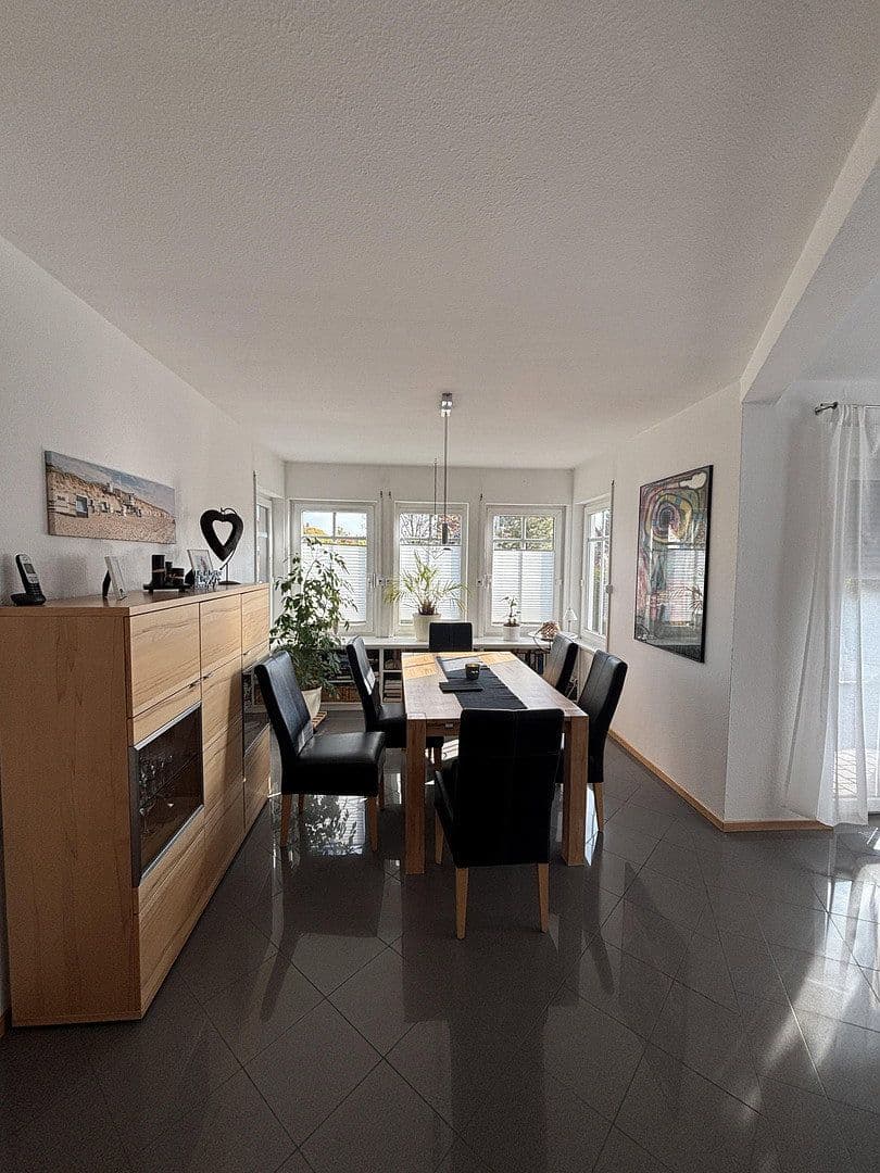 Prodej domu 133 m², pozemek 483 m², Wennigsen (Deister), Dolní Sasko Prodej domu 133 m², pozemek 483 m², Wennigsen (Deister), Dolní Sasko