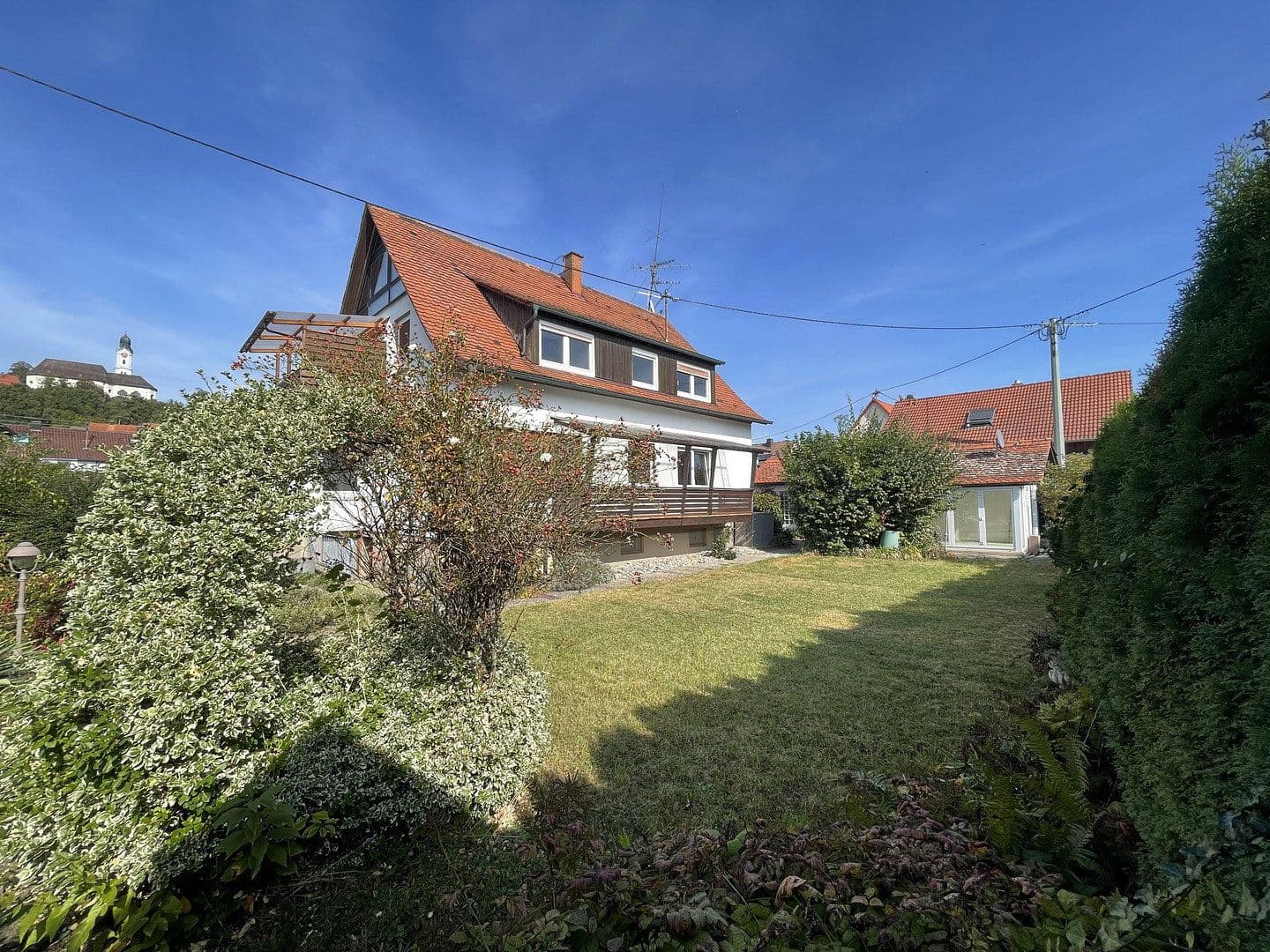 Pronájem domu 180 m², pozemek 590 m², Erbach, Bádensko-Württembersko Pronájem domu 180 m², pozemek 590 m², Erbach, Bádensko-Württembersko