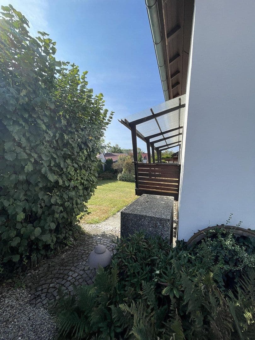 Pronájem domu 180 m², pozemek 590 m², Erbach, Bádensko-Württembersko Pronájem domu 180 m², pozemek 590 m², Erbach, Bádensko-Württembersko