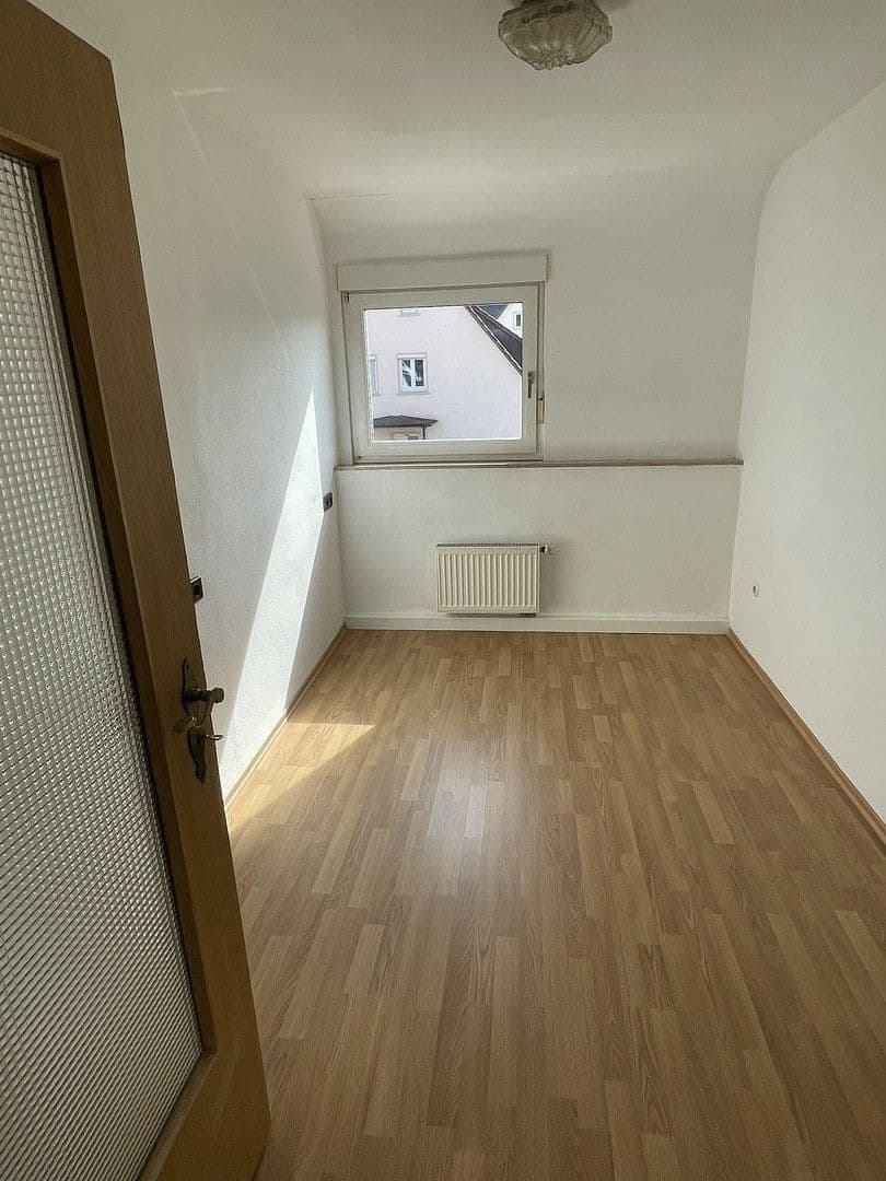 Pronájem domu 180 m², pozemek 590 m², Erbach, Bádensko-Württembersko Pronájem domu 180 m², pozemek 590 m², Erbach, Bádensko-Württembersko