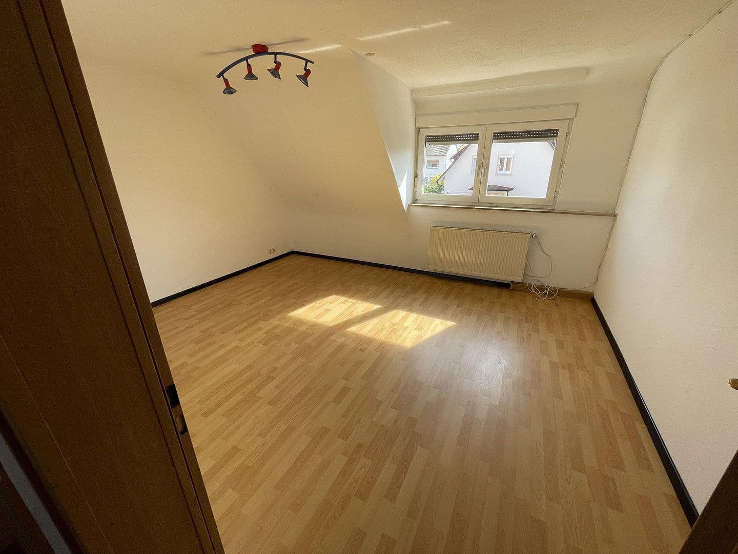 Pronájem domu 180 m², pozemek 590 m², Erbach, Bádensko-Württembersko Pronájem domu 180 m², pozemek 590 m², Erbach, Bádensko-Württembersko