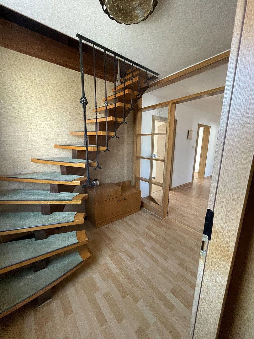 Pronájem domu 180 m², pozemek 590 m², Erbach, Bádensko-Württembersko Pronájem domu 180 m², pozemek 590 m², Erbach, Bádensko-Württembersko