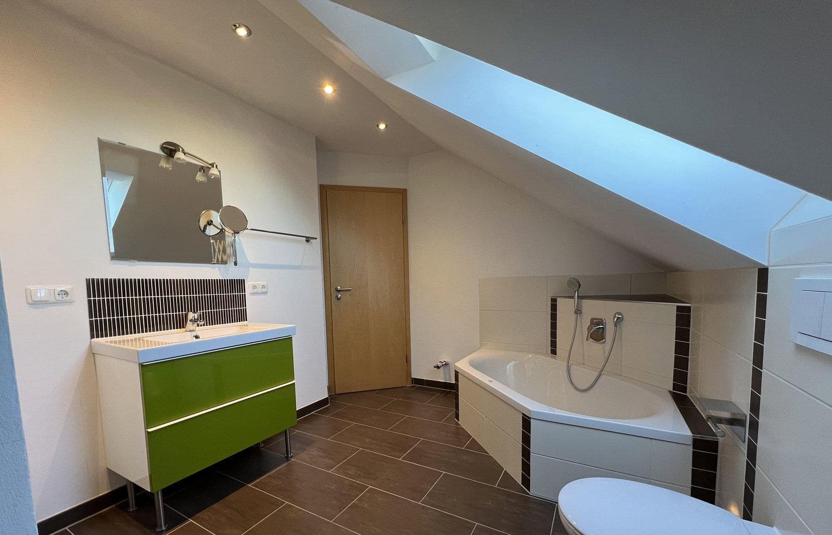 Prodej domu 195 m², pozemek 715 m², Moosinning, Bavorsko Prodej domu 195 m², pozemek 715 m², Moosinning, Bavorsko