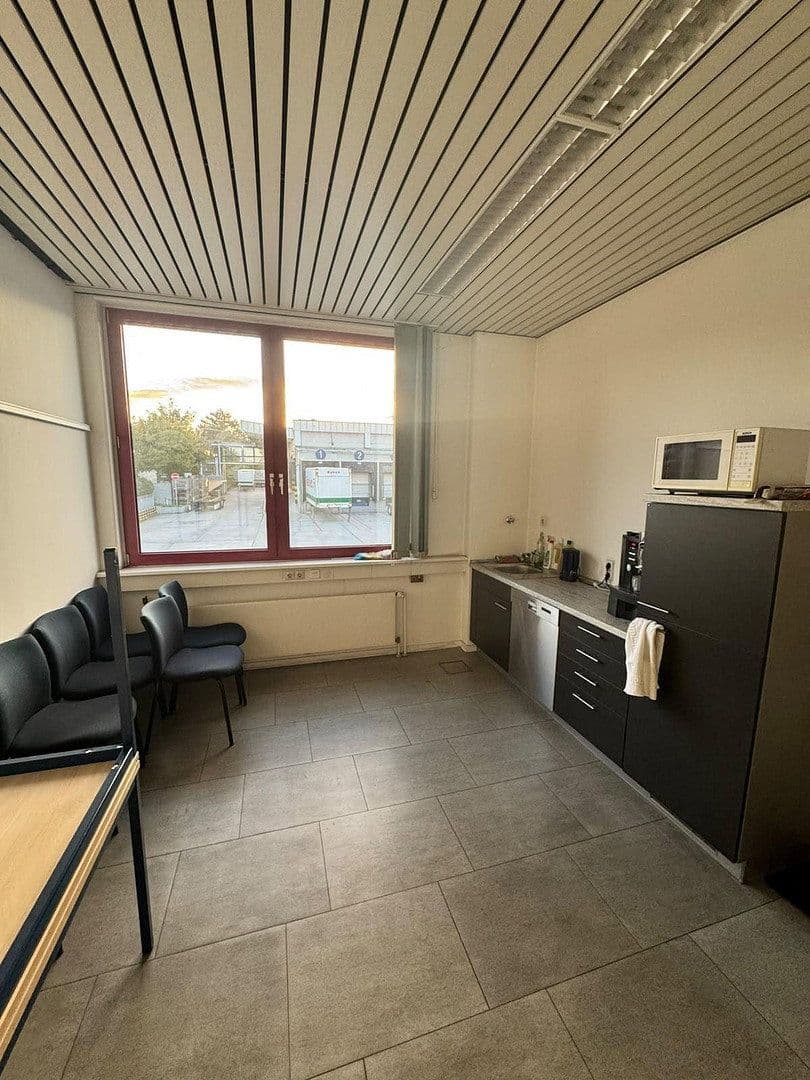 Pronájem kanceláře 125 m², Dieselstraße 18, Fellbach, Bádensko-Württembersko Pronájem kanceláře 125 m², Dieselstraße 18, Fellbach, Bádensko-Württembersko
