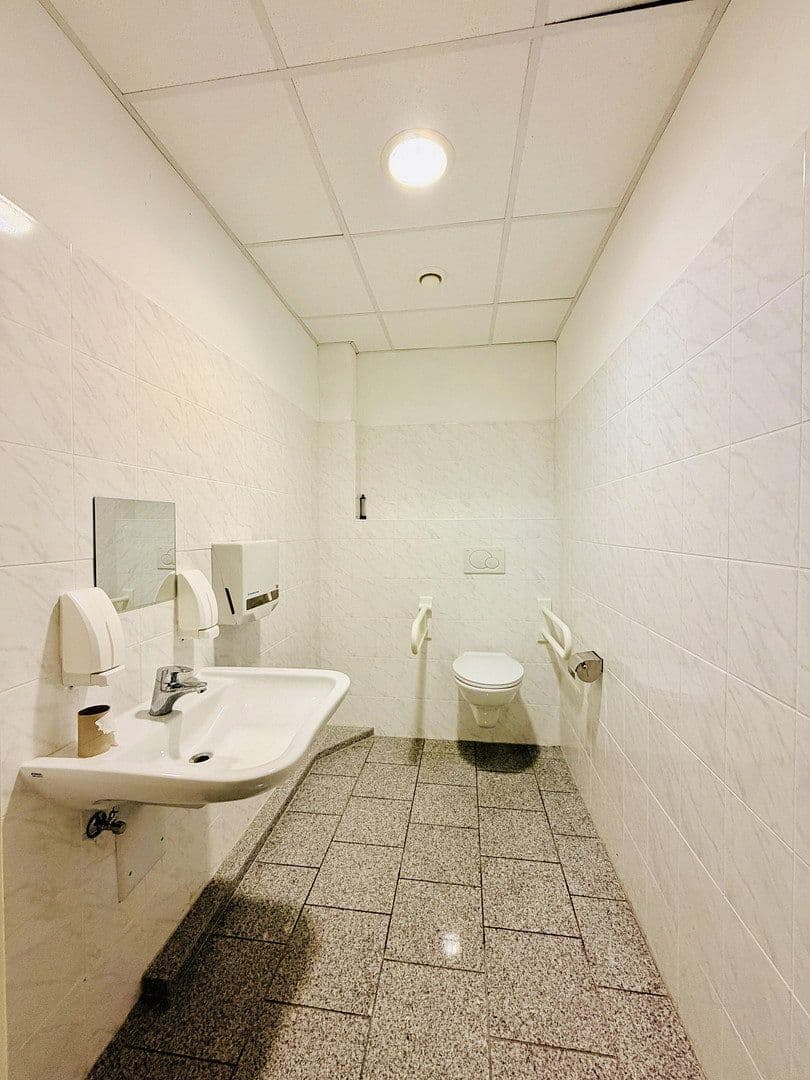 Pronájem nebytového prostoru 230 m², Draisstraße 1, Karlsbad, Bádensko-Württembersko Pronájem nebytového prostoru 230 m², Draisstraße 1, Karlsbad, Bádensko-Württembersko