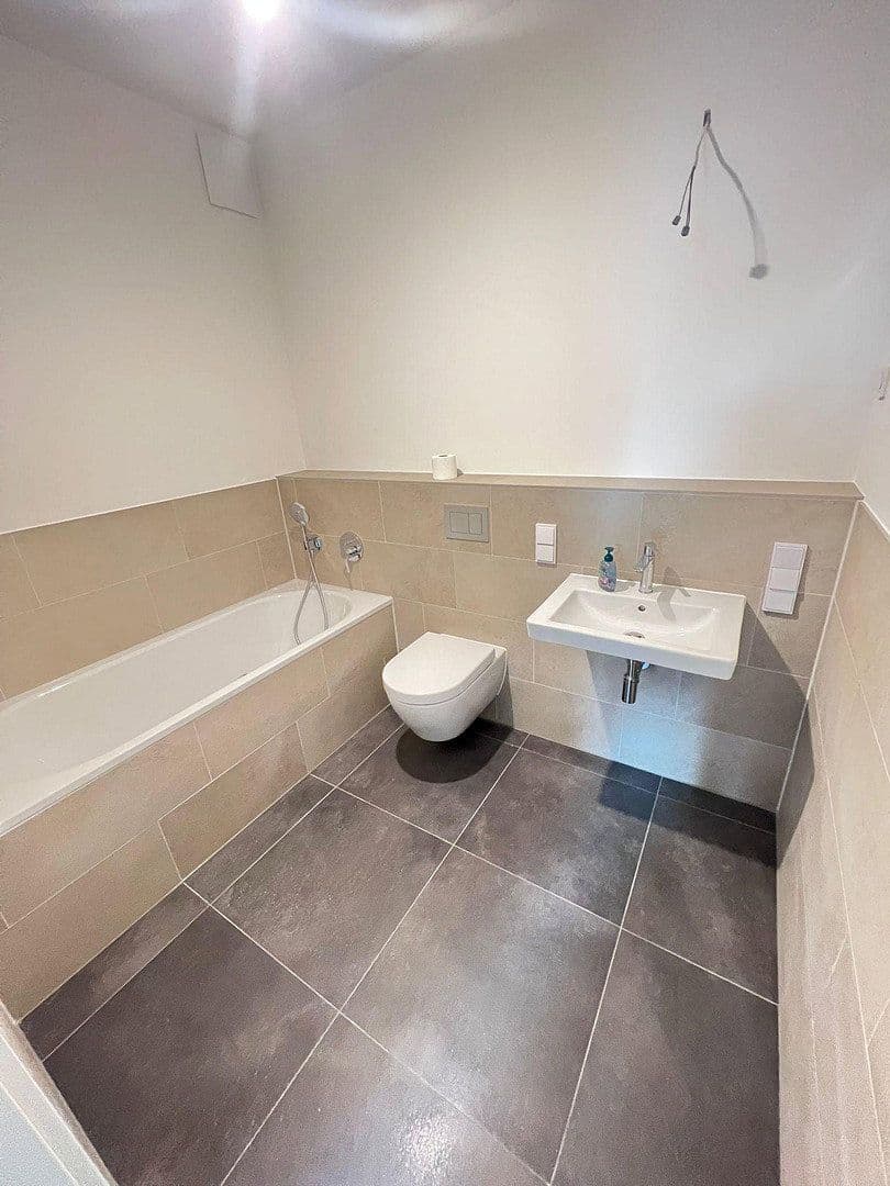 Pronájem bytu 4+1 102 m², Wendenschloßstr. 332b, Berlin, Berlín Pronájem bytu 4+1 102 m², Wendenschloßstr. 332b, Berlin, Berlín